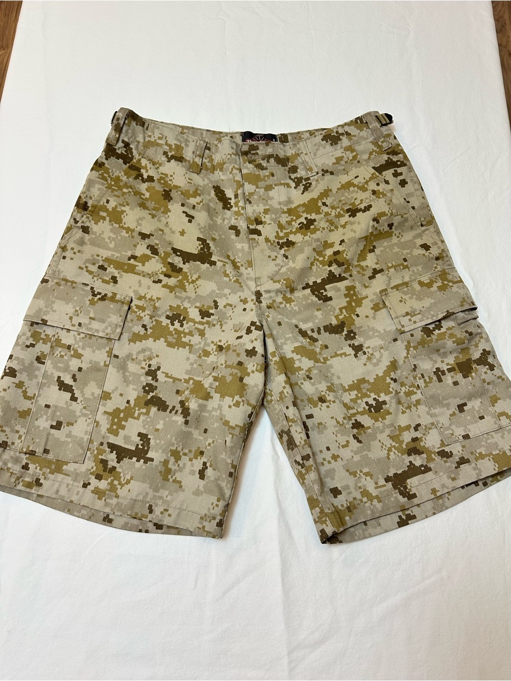 Tru Spec Military Desert Digital Camo Shorts medium 31-35”